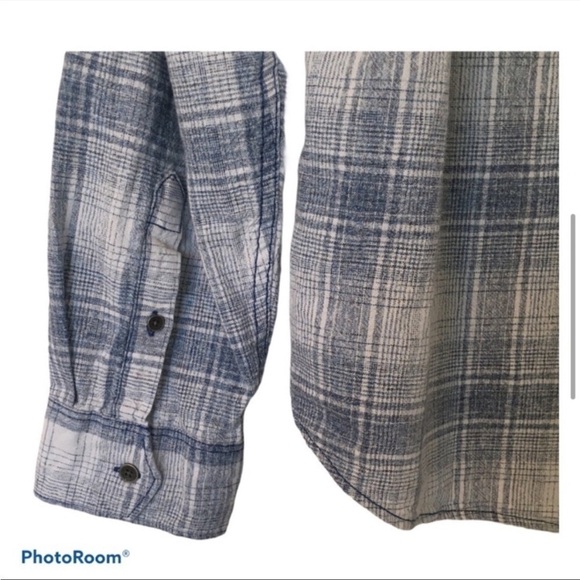 CALVIN KLEIN JEANS Button Down Shirt 
Blue and White
XL - Picture 5 of 6